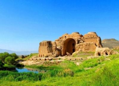 وزیرگردشگری به جای بازدید از کارخانه بیسکویت سازی و گپ و گفت با کشاورزان به داد گردشگری فارس برسد